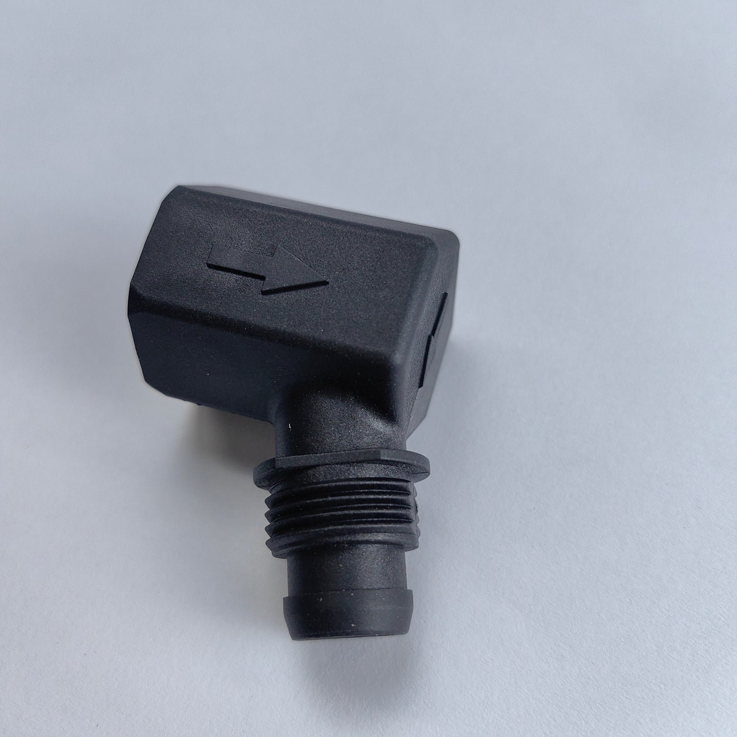 Unidirectional valve elbow J150