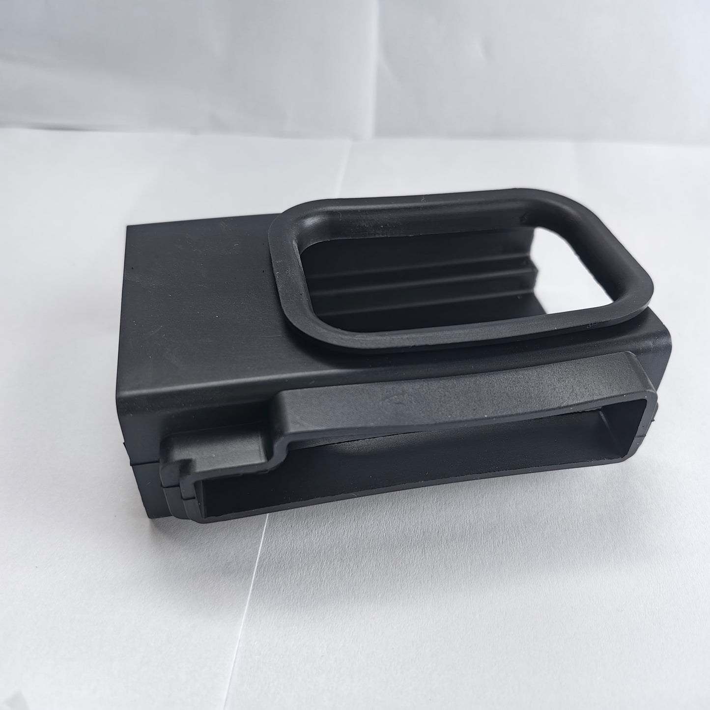 Left longitudinal beam threading protective plug J150