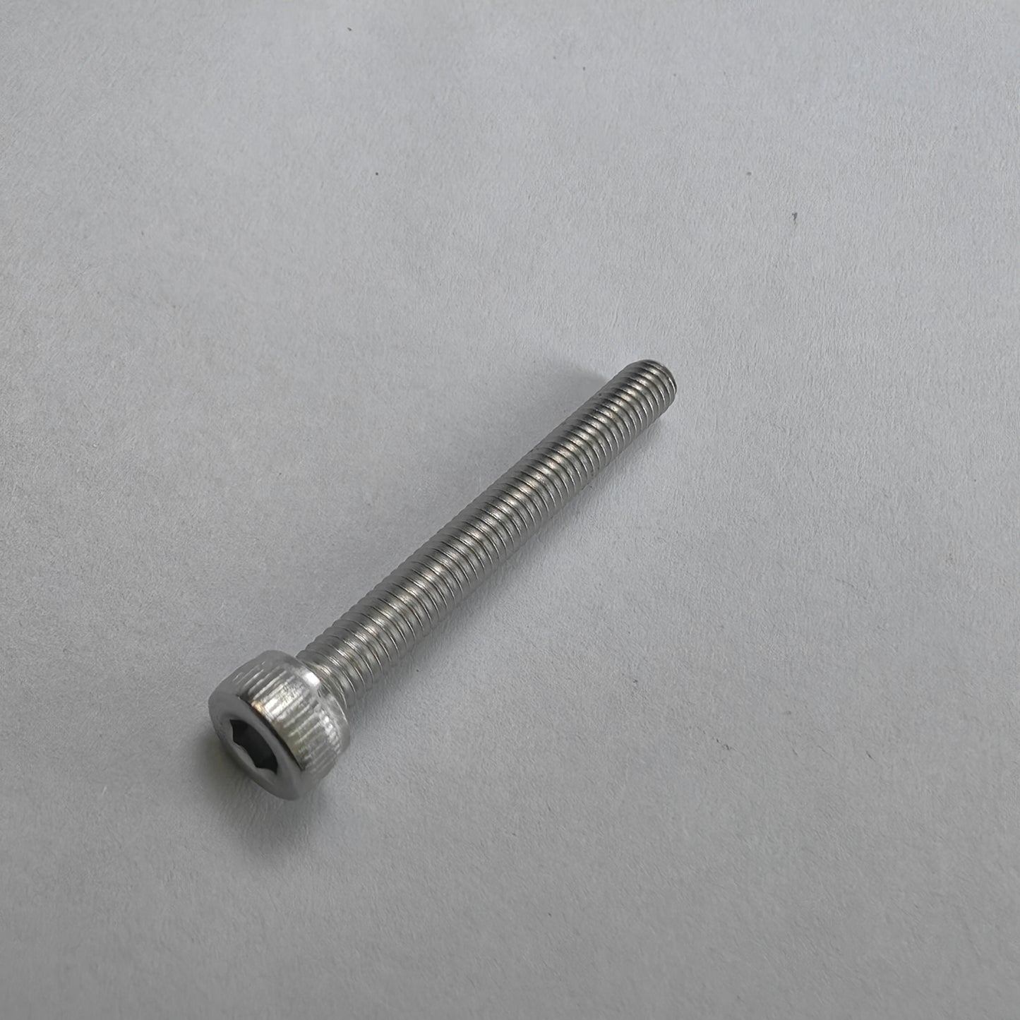 Hexagonal socket head bolt M4x35