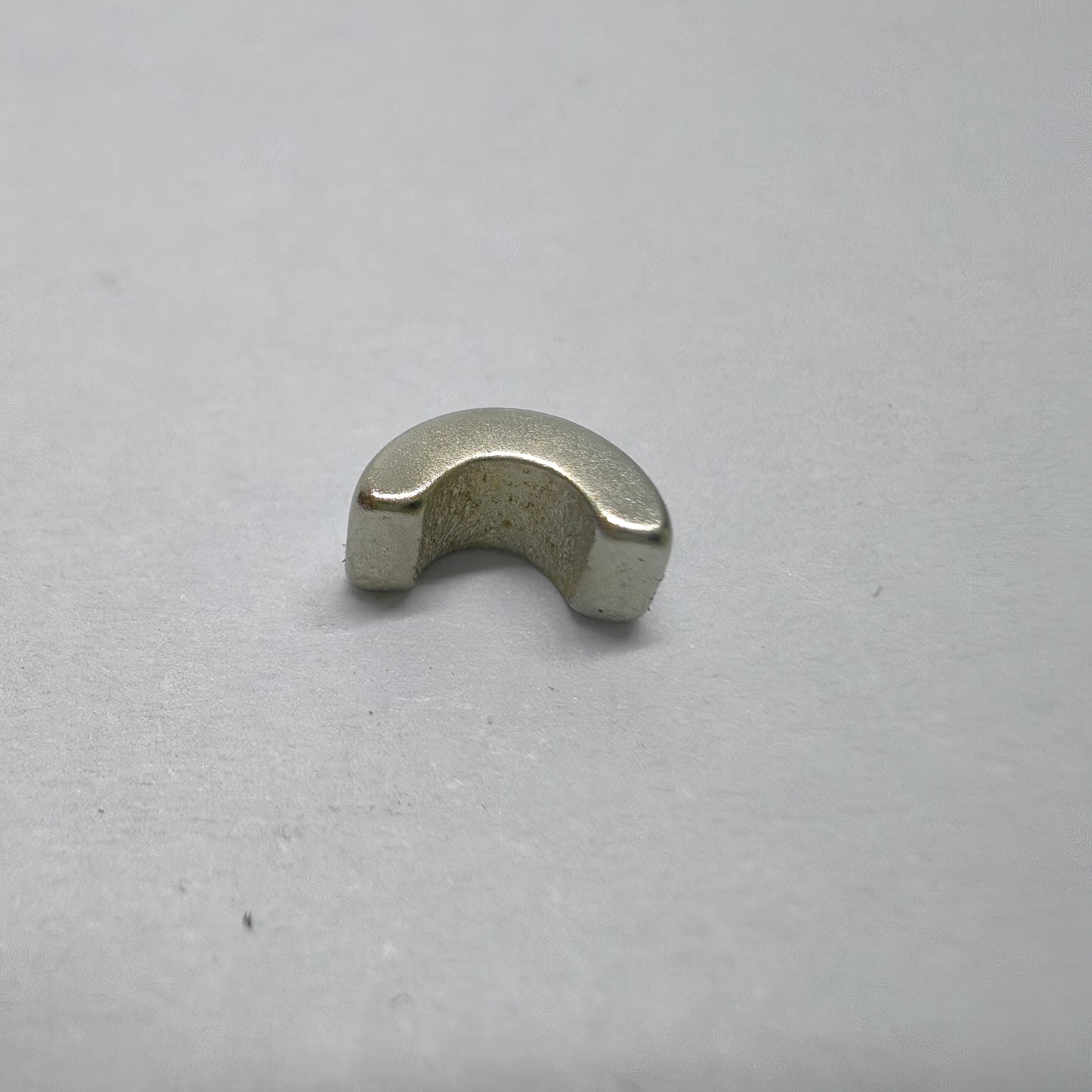 Half Circular Hall Magnet